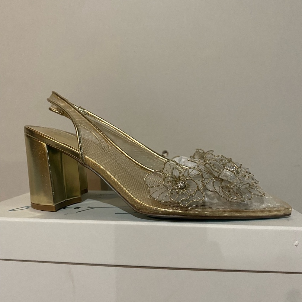 Betsey Johnson Women's Petra Flower Applique Slingback Pumps - Picture 4 of 11
